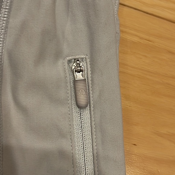 Lulu lemon Low Rise Shorts - Picture 5 of 5